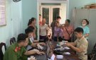Chính quyền địa phương xã Phú Thanh, phối hợp với Công an huyện Quan Hoá, tổ chức làm định danh điện tử mức độ 2 và tích hợp giấy tờ cá nhân vào CCCD gắn chíp cho toàn bộ người dân trên địa bàn xã.