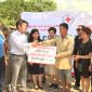 Hội Doanh nhân Thanh Hóa tại Hà Nội và Câu lạc bộ Doanh nhân Thanh Hóa tại Thành phố Hồ chí Minh trao 480 triệu đồng cho các hộ gia đình bị thiệt hại về nhà ở tại Quan Hóa