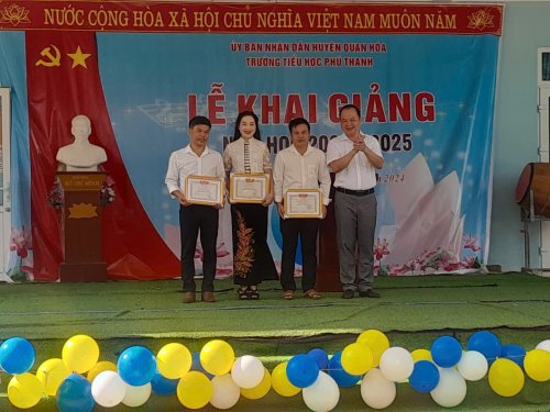 TRAO THƯỞNG 1.jpg